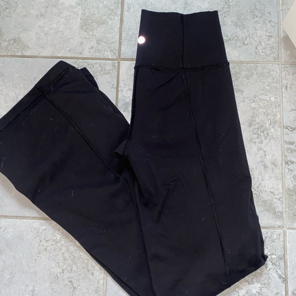 Woman’s Lululemon black athletica pants